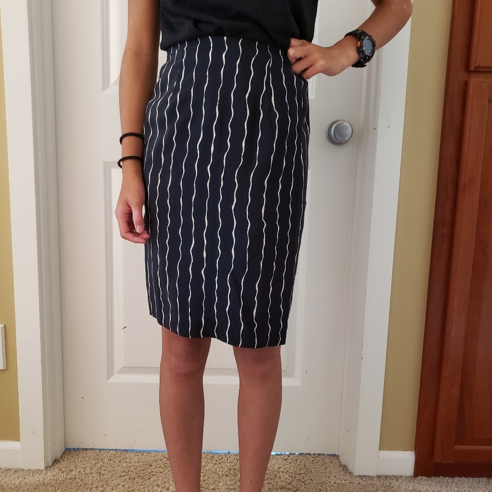 Ellen Tracy black silk skirt -Petite knee length